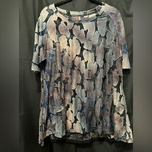 Elegant Abstract Pattern Tunic